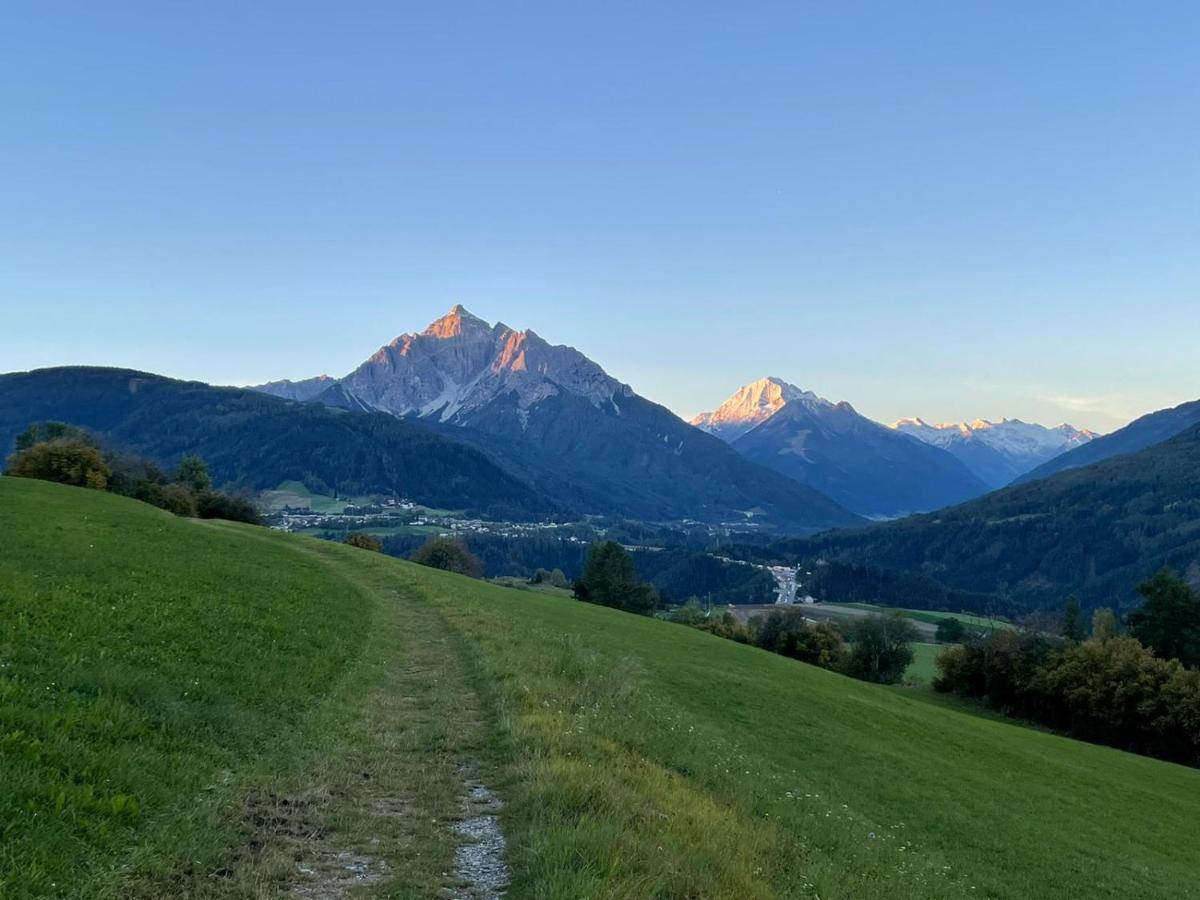 Apartment Wiesenhof - Natur & Weitblick Ueber Innsbruck - Ladestation Fuer Elektroautos Bagian luar foto