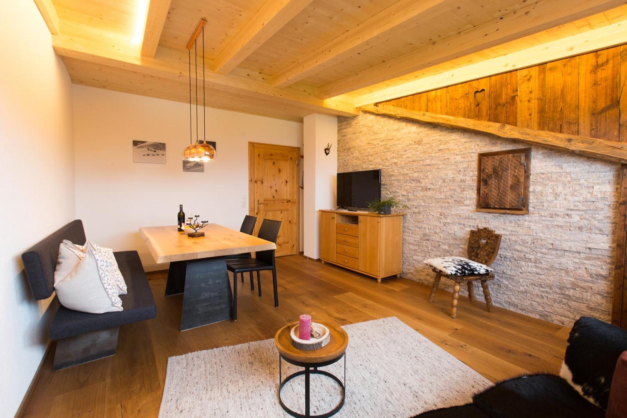 Apartment Wiesenhof - Natur & Weitblick Ueber Innsbruck - Ladestation Fuer Elektroautos Ruang foto