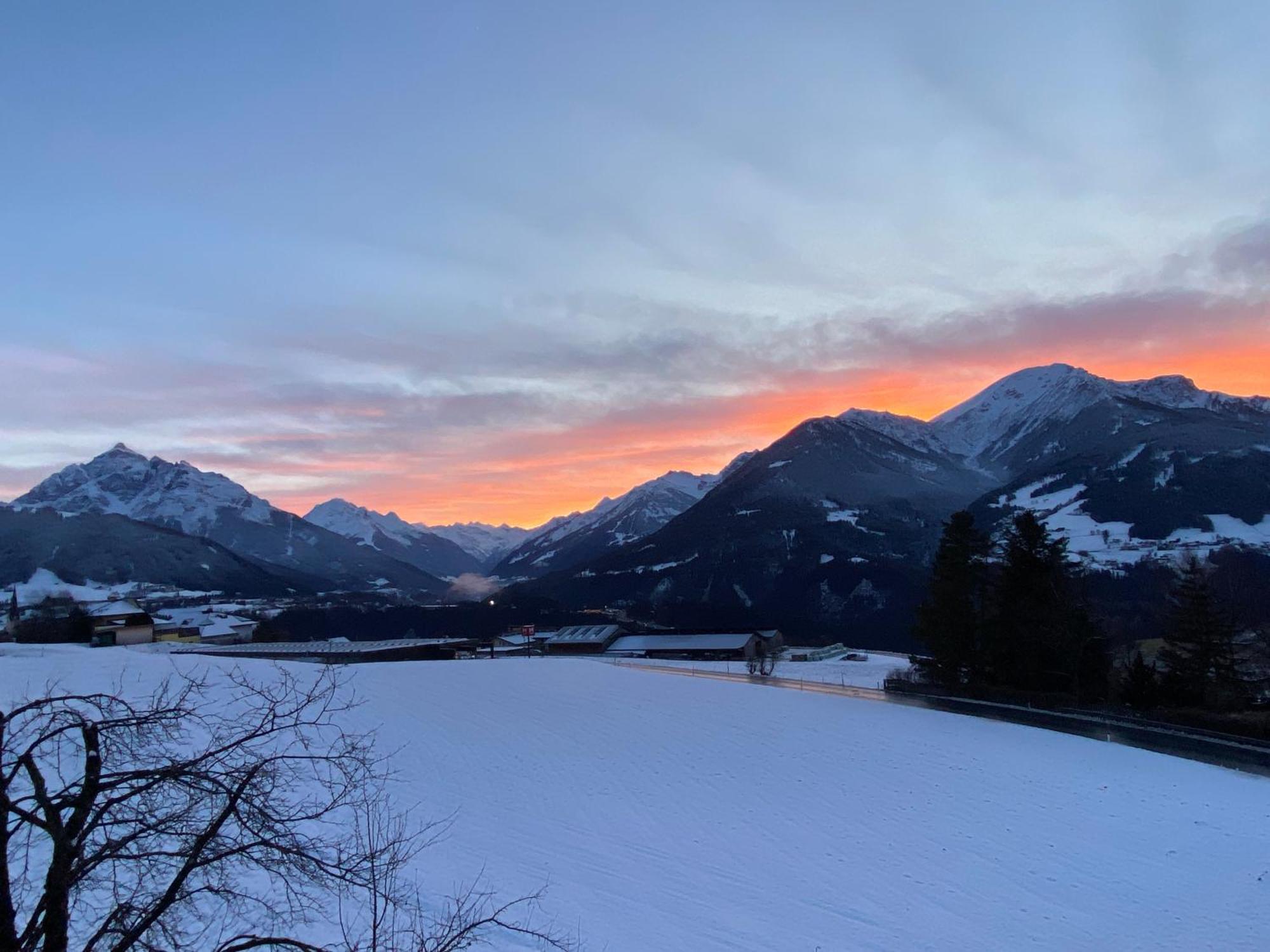 Apartment Wiesenhof - Natur & Weitblick Ueber Innsbruck - Ladestation Fuer Elektroautos Bagian luar foto